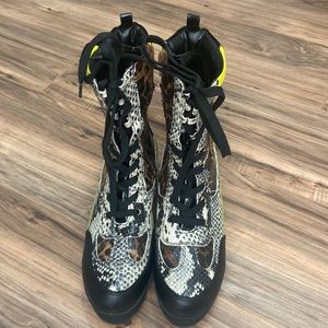 Boots snake print